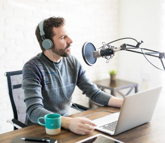 Качественное оборудование для звукозаписи: микрофоны и радиостанции, ассортимент, где же приобрести, особенности их выбора