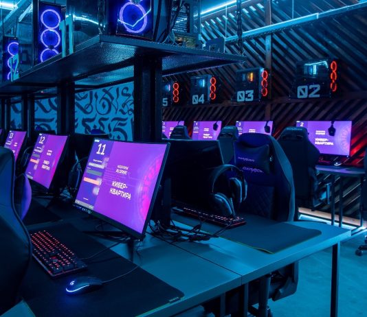 Чем отличаются современные компьютерные клубы от тех, которые посещали в 90-х