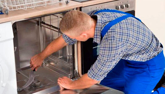 Ремонт посудомоечных машин: что именно в них выходит из строя