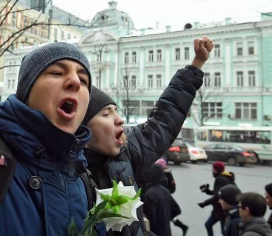 Агитация подростков в интернете