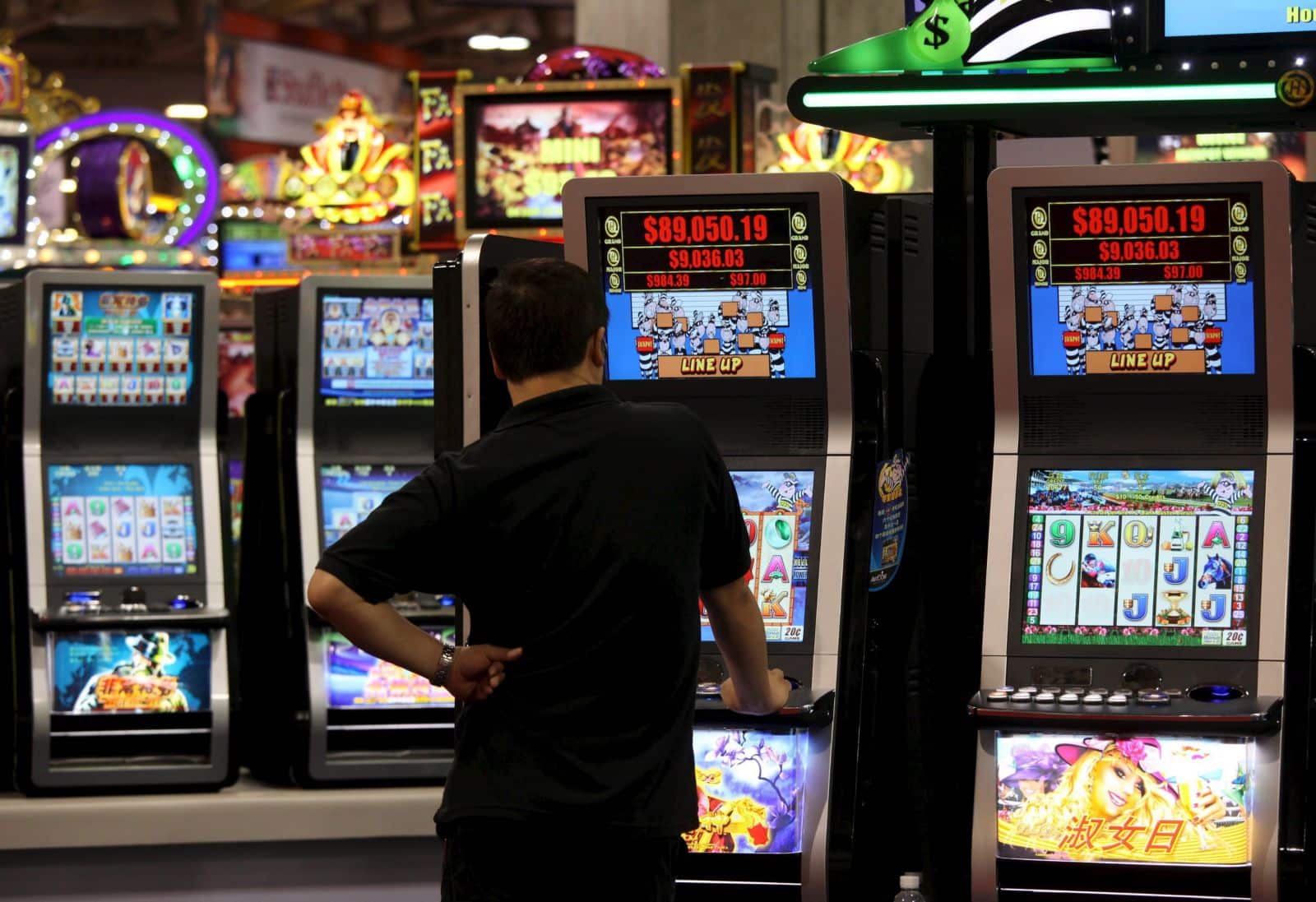 Игровые автоматы с хорошей отдачей casinodb5. Игровые автоматы. Интересные игровые автоматы. Игровые автоматы однорукий бандит. Секреты игровых автоматов.