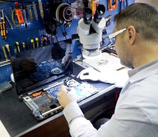 С какими интересными случаями сталкивались сотрудники мастерских ноутбуков: кто обычно является сотрудниками ремонтных сервисов