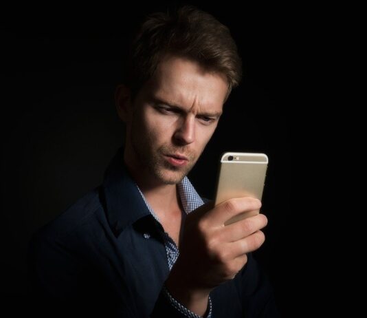 Почему тормозит телефон на Android?